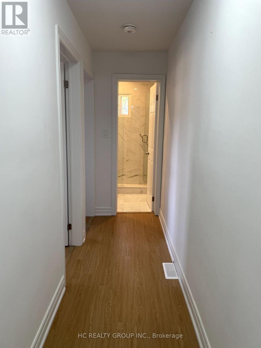 Upper - 48 Torrens Avenue, Toronto, Ontario  M4K 2H8 - Photo 7 - E12434364