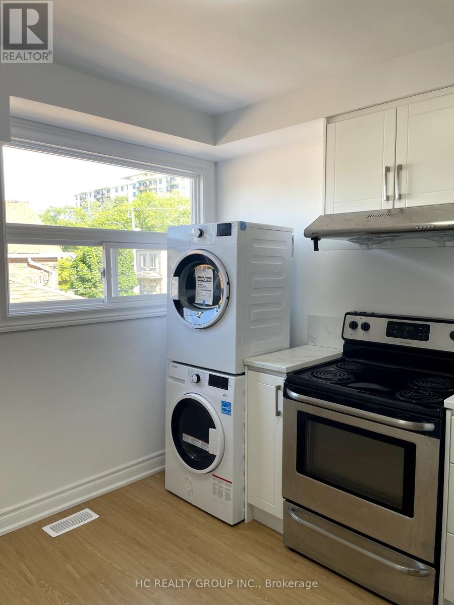 Upper - 48 Torrens Avenue, Toronto, Ontario  M4K 2H8 - Photo 9 - E12434364