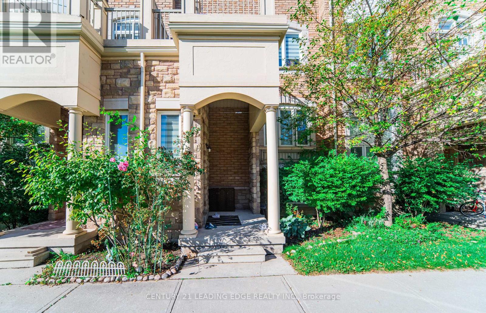 5 Dearie Lane, Markham, Ontario  L3R 2L8 - Photo 2 - N12434375