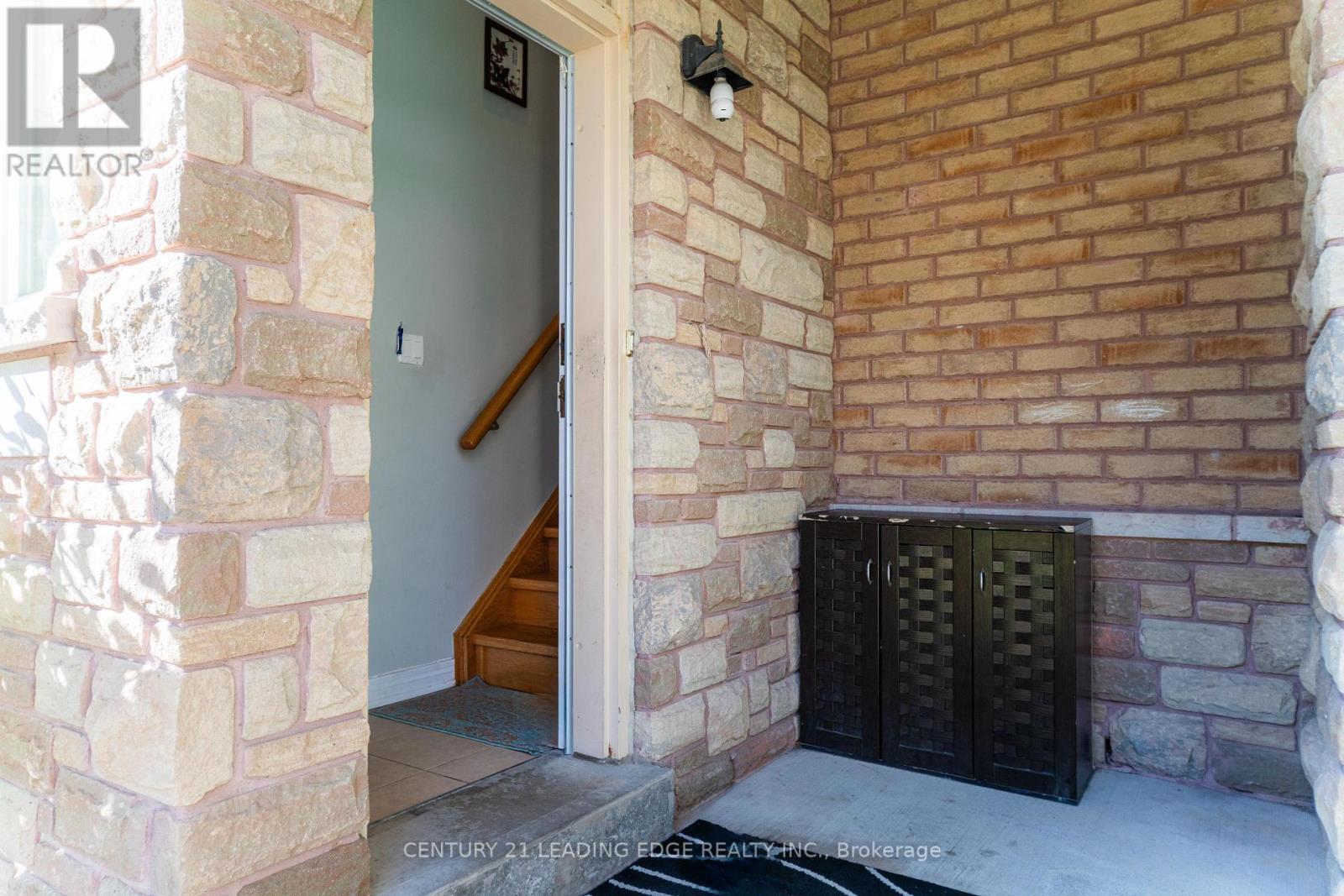 5 Dearie Lane, Markham, Ontario  L3R 2L8 - Photo 3 - N12434375
