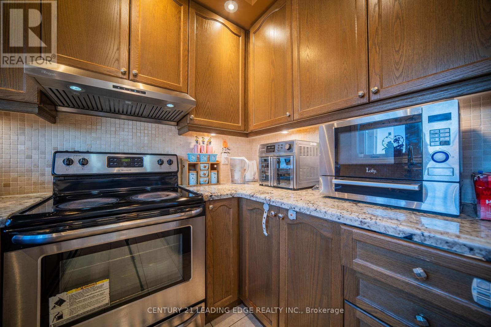5 Dearie Lane, Markham, Ontario  L3R 2L8 - Photo 7 - N12434375