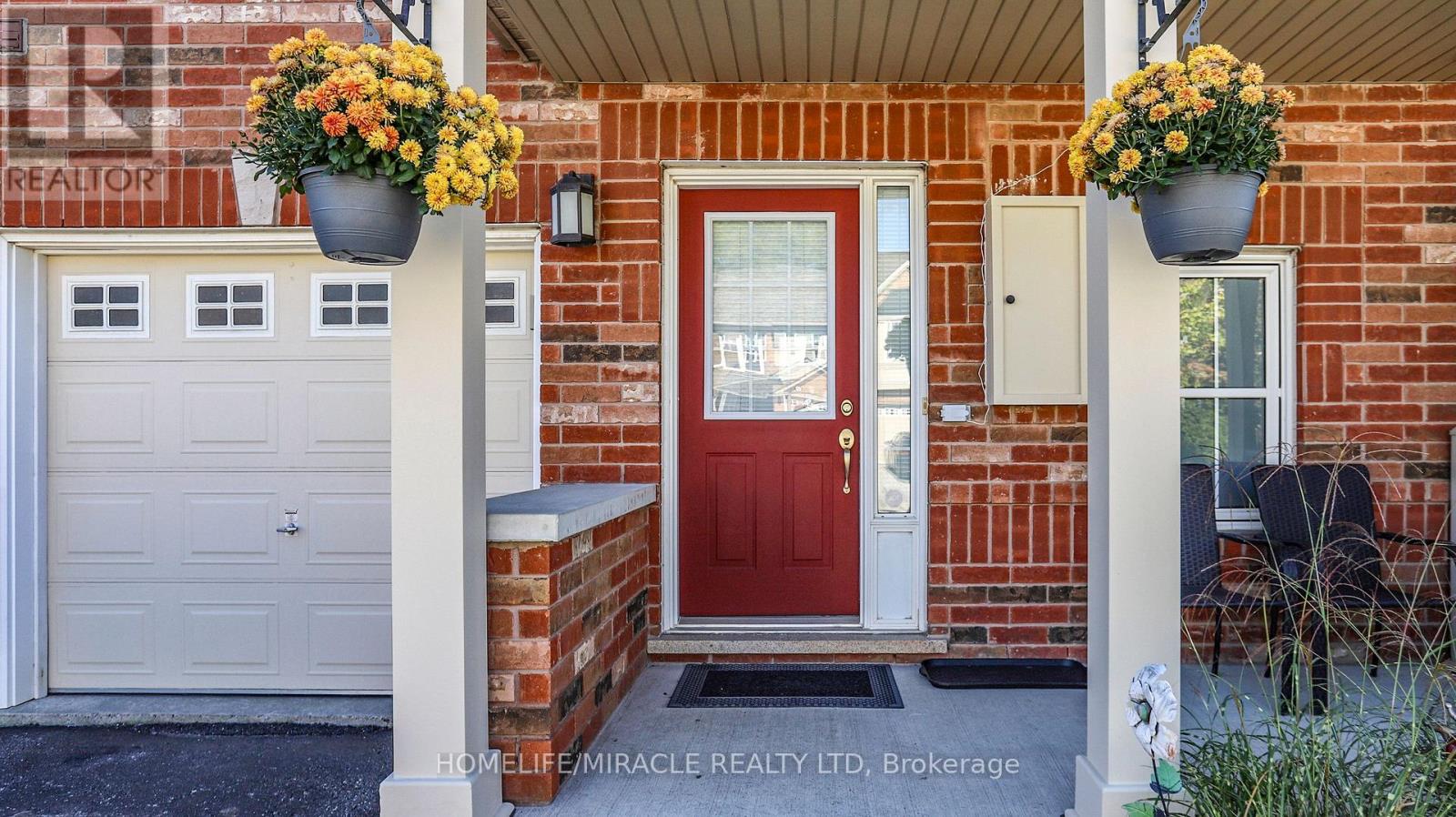 54 Dougherty Crescent, Whitchurch-Stouffville, Ontario  L4A 0A1 - Photo 3 - N12434378