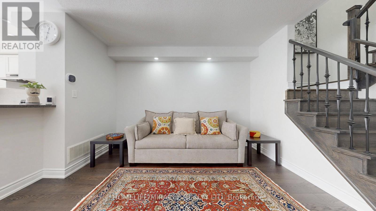 54 Dougherty Crescent, Whitchurch-Stouffville, Ontario  L4A 0A1 - Photo 7 - N12434378