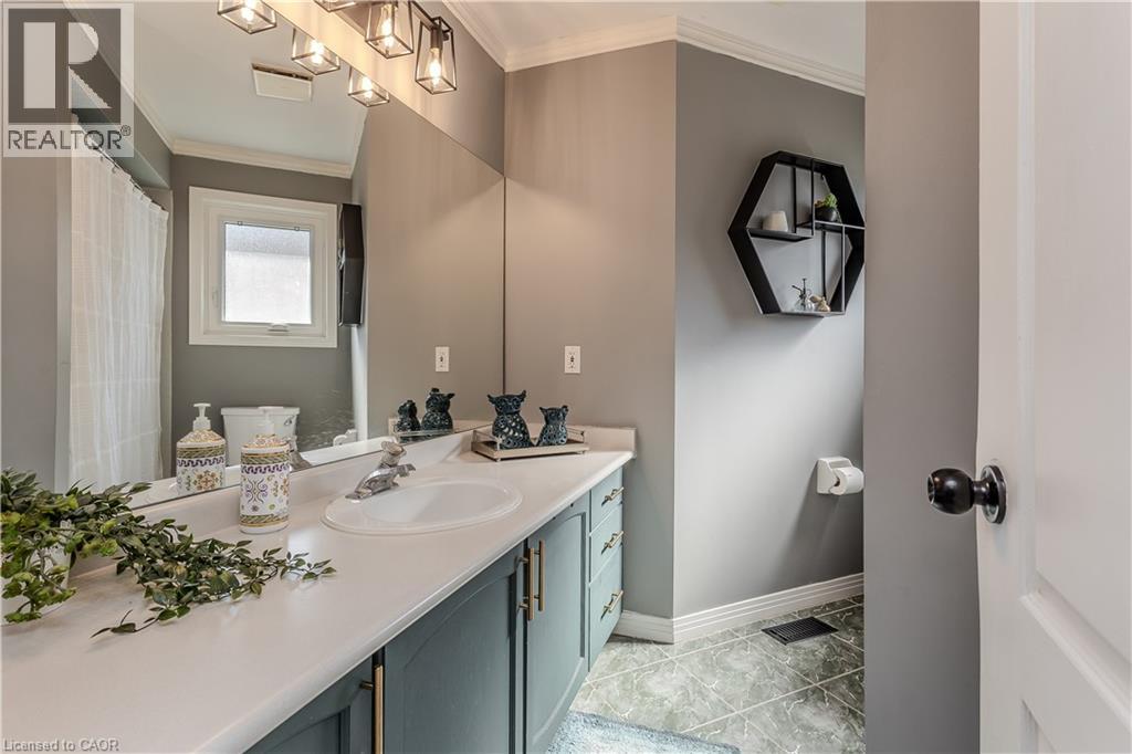 96 Laurendale Avenue, Waterdown, Ontario  L0R 2H3 - Photo 36 - 40770585