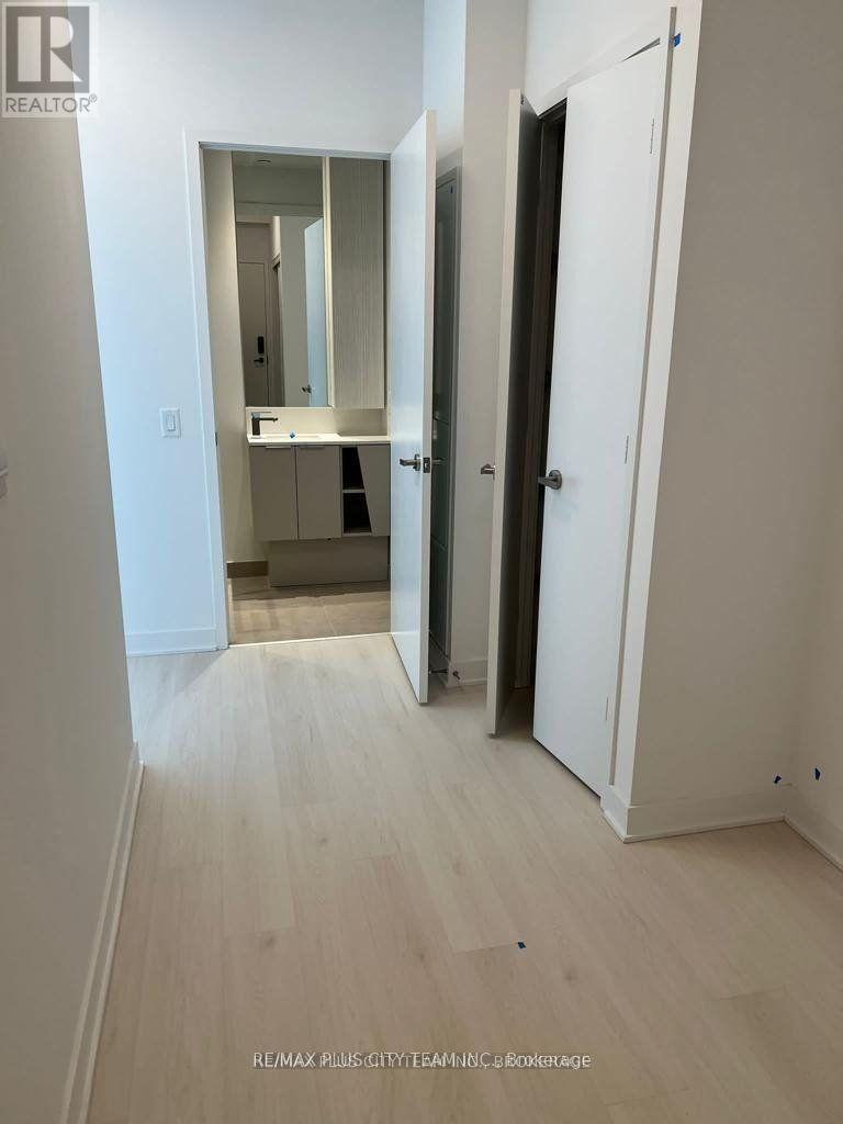 1801 - 3900 Confederation Parkway, Mississauga, Ontario  L5B 4M6 - Photo 6 - W12434307