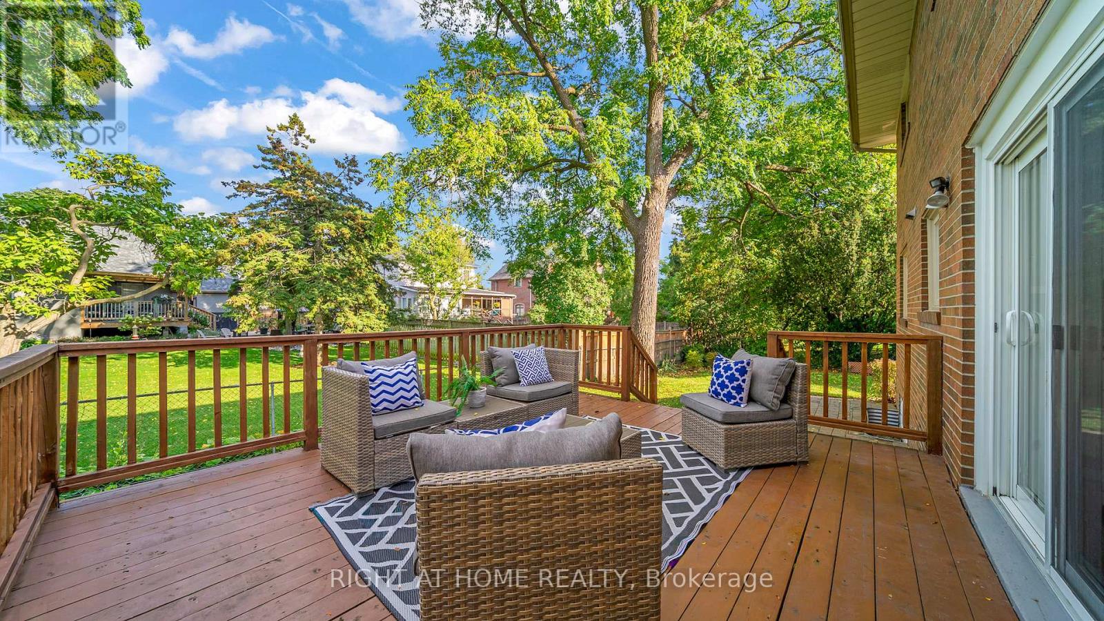17 Glen Meadow Court, Toronto, Ontario  M9B 5B9 - Photo 12 - W12434330