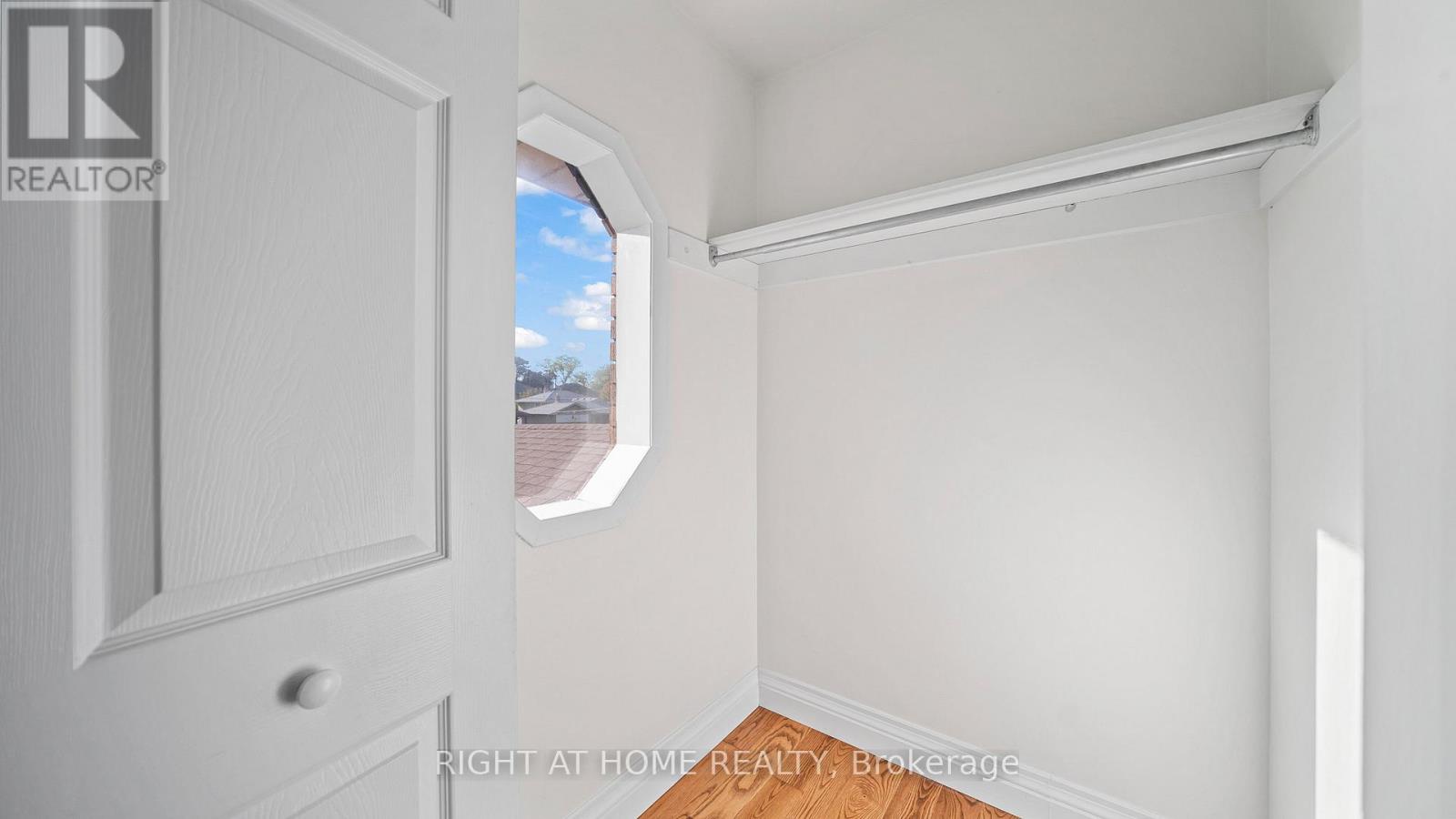 17 Glen Meadow Court, Toronto, Ontario  M9B 5B9 - Photo 22 - W12434330