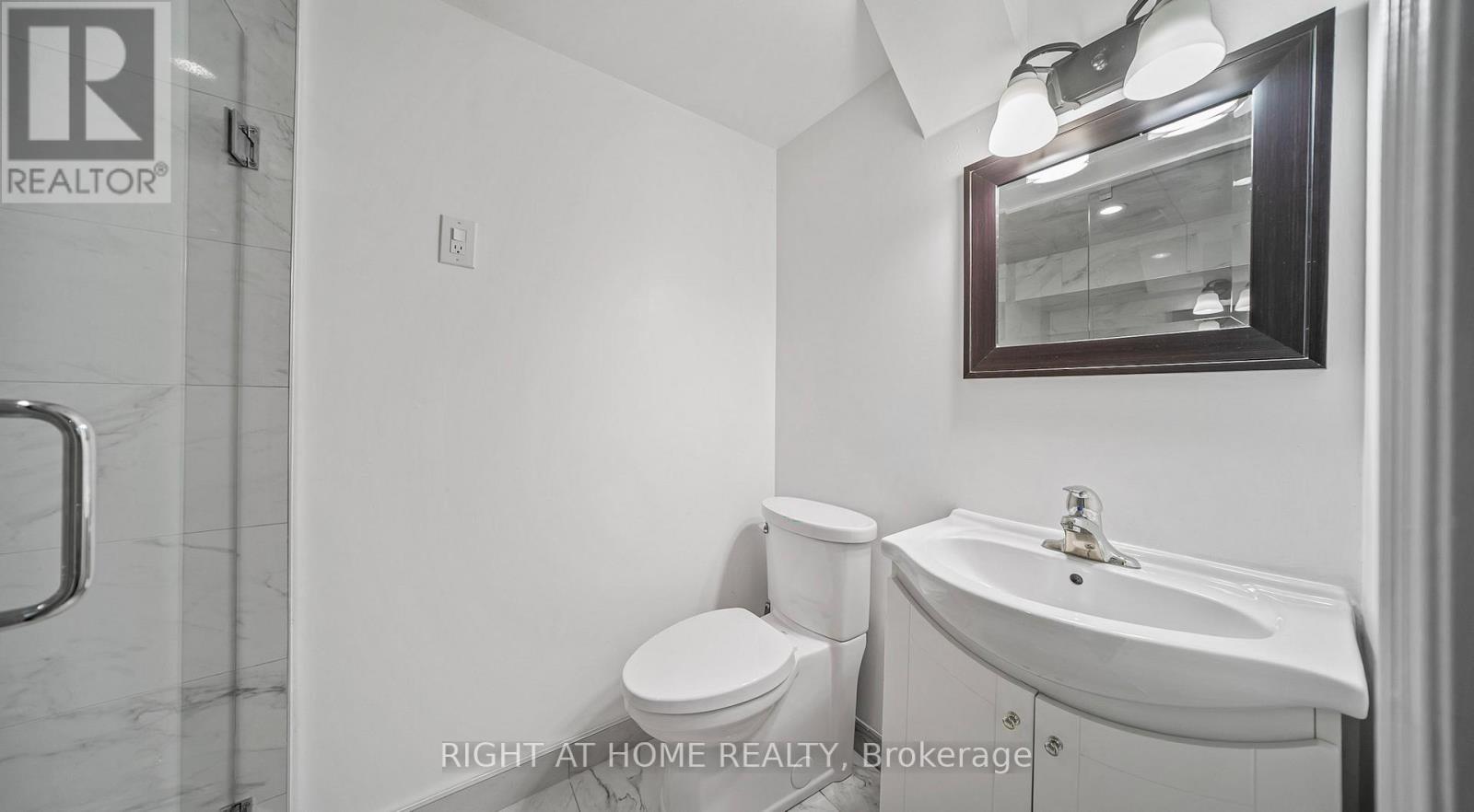 17 Glen Meadow Court, Toronto, Ontario  M9B 5B9 - Photo 27 - W12434330