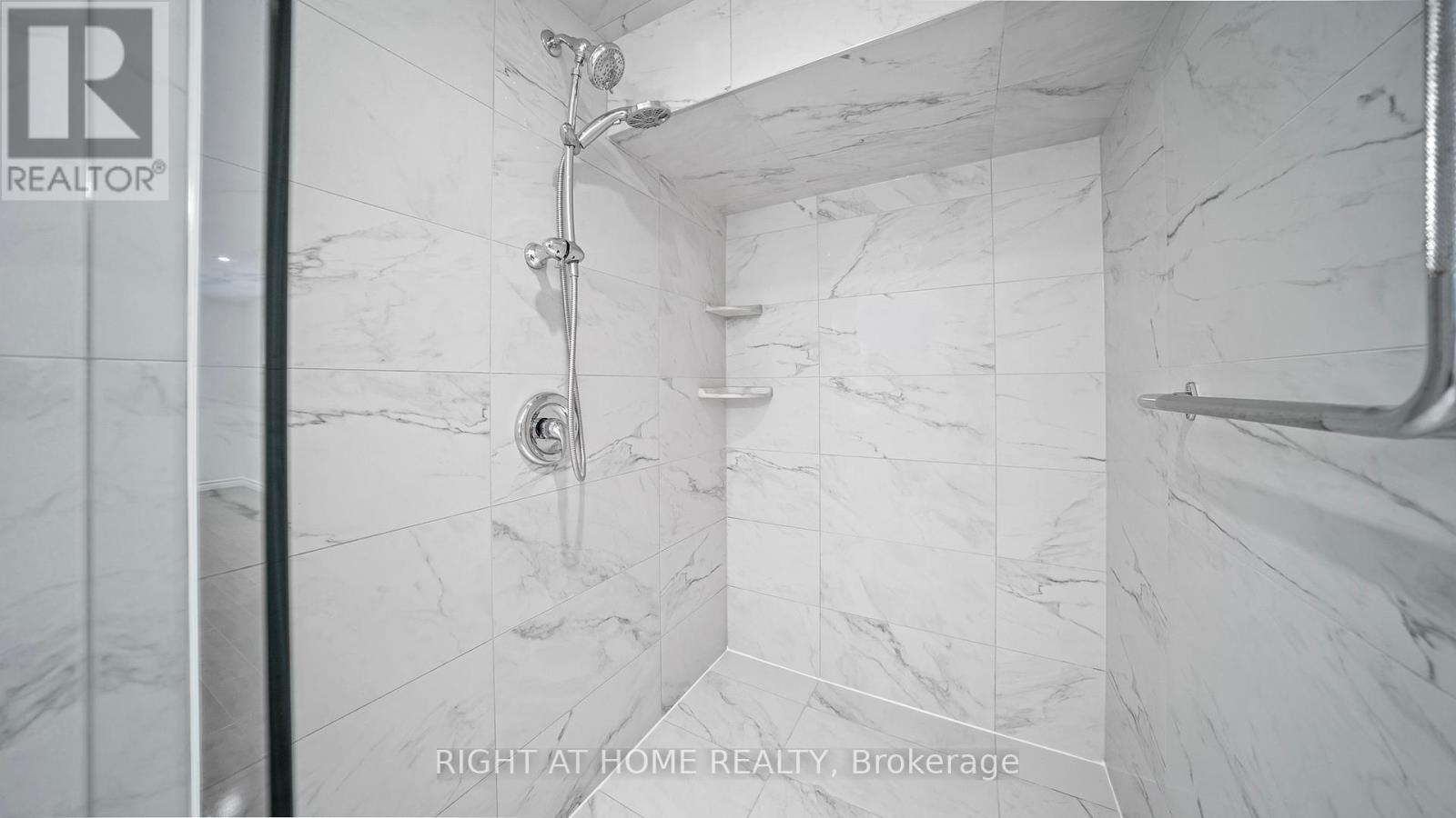 17 Glen Meadow Court, Toronto, Ontario  M9B 5B9 - Photo 28 - W12434330