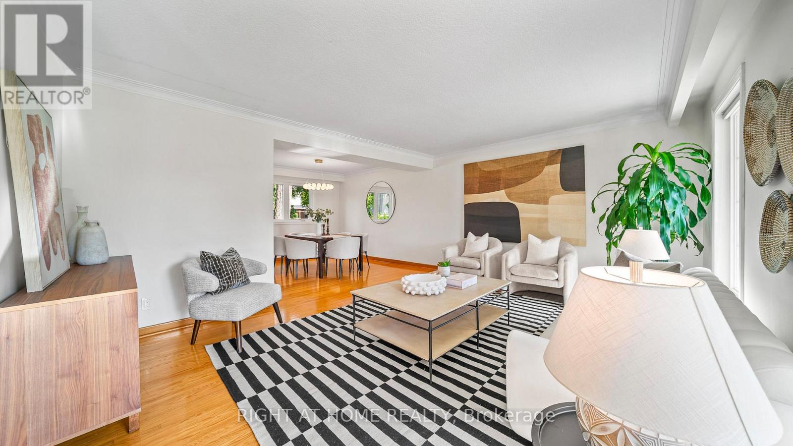 17 Glen Meadow Court, Toronto, Ontario  M9B 5B9 - Photo 6 - W12434330