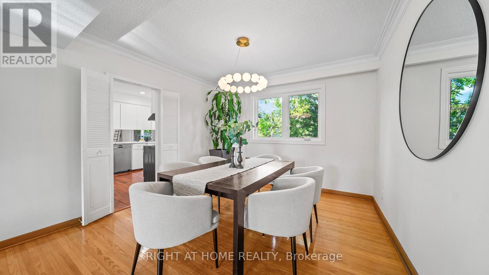 17 Glen Meadow Court, Toronto, Ontario  M9B 5B9 - Photo 8 - W12434330