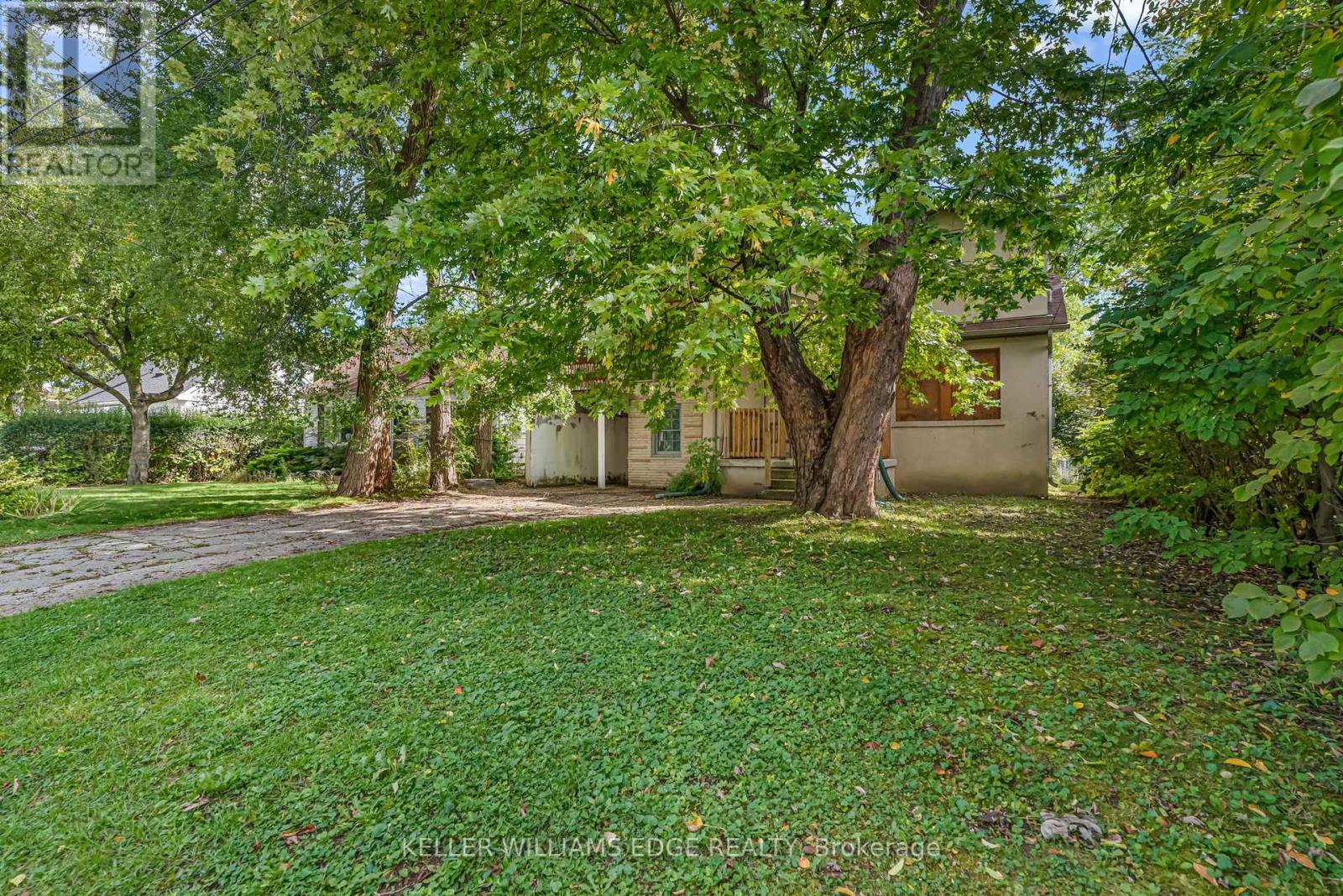63 MINNEWAWA ROAD, Mississauga, Ontario