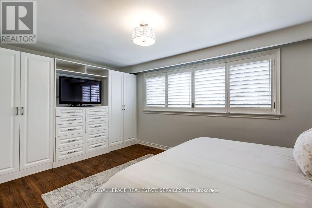 6 Cadman Court, Toronto, Ontario  M9A 4S7 - Photo 19 - W12434343