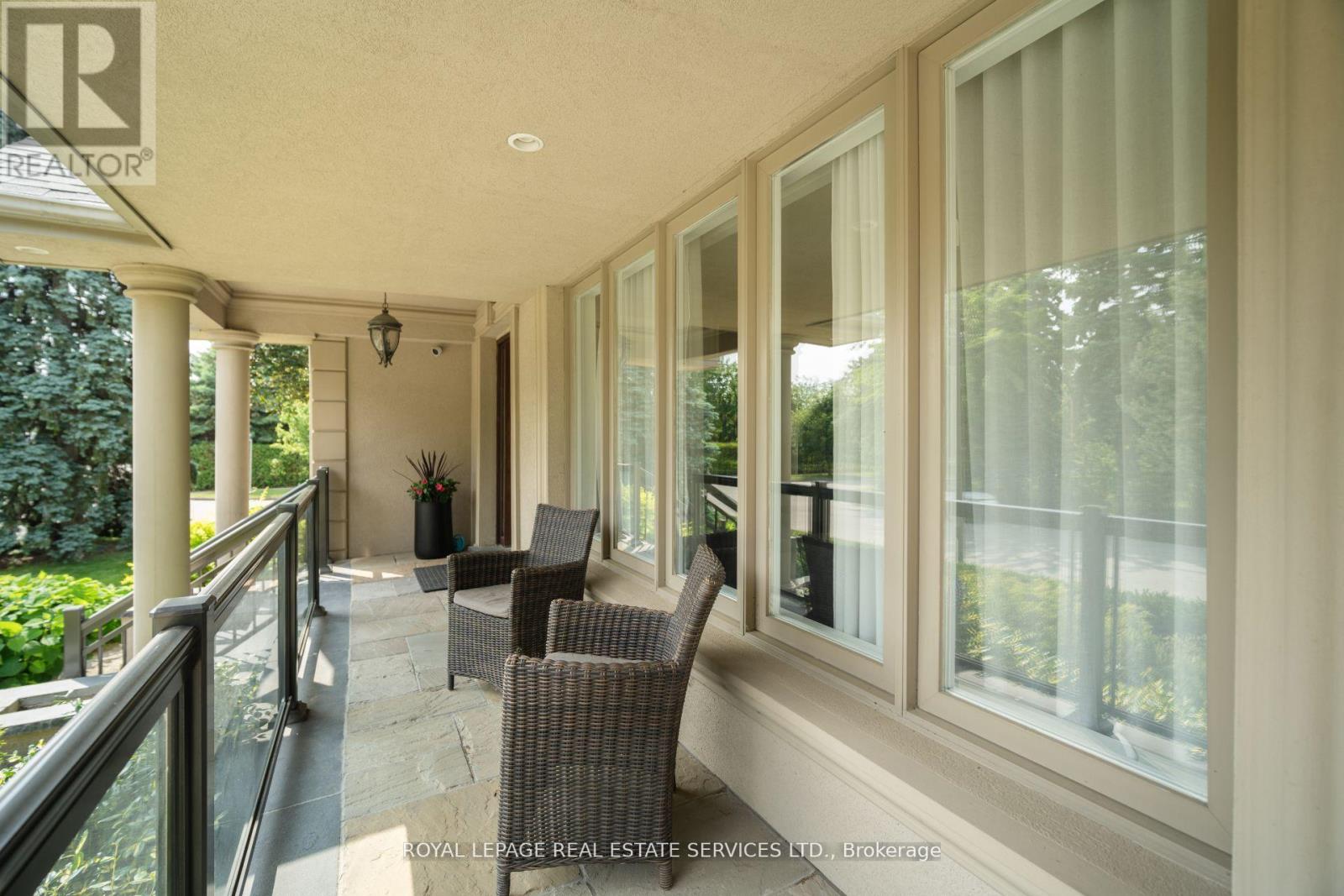 6 Cadman Court, Toronto, Ontario  M9A 4S7 - Photo 3 - W12434343