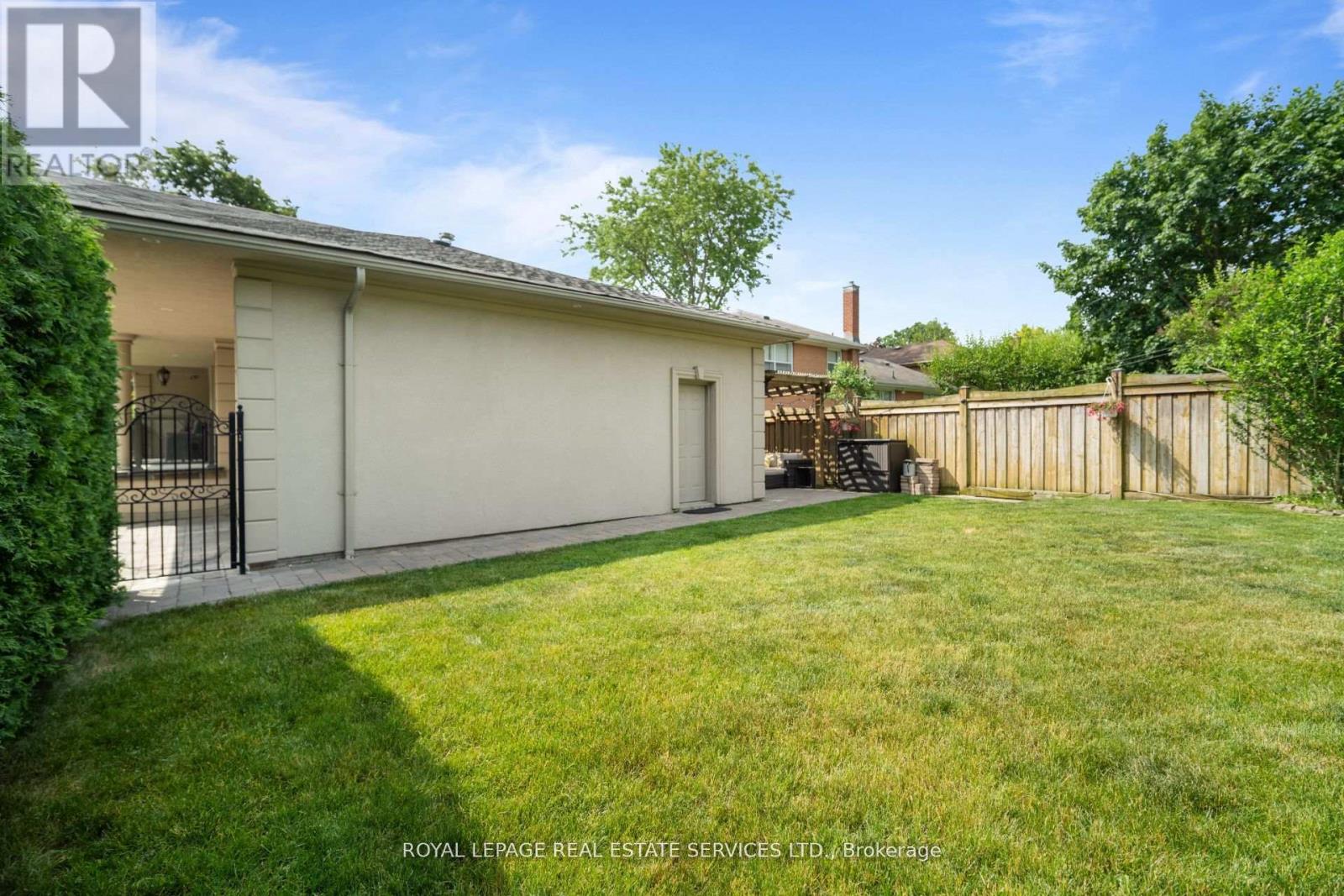 6 Cadman Court, Toronto, Ontario  M9A 4S7 - Photo 36 - W12434343