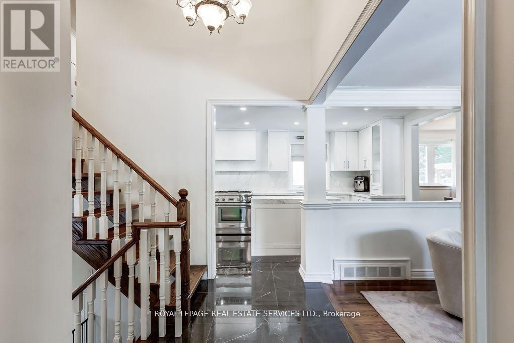 6 Cadman Court, Toronto, Ontario  M9A 4S7 - Photo 5 - W12434343