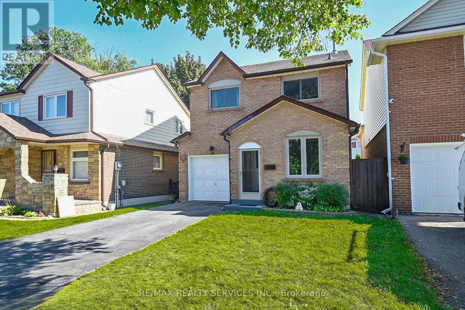 14 Bryant Court, Brampton, Ontario  L6X 2T1 - Photo 2 - W12434362