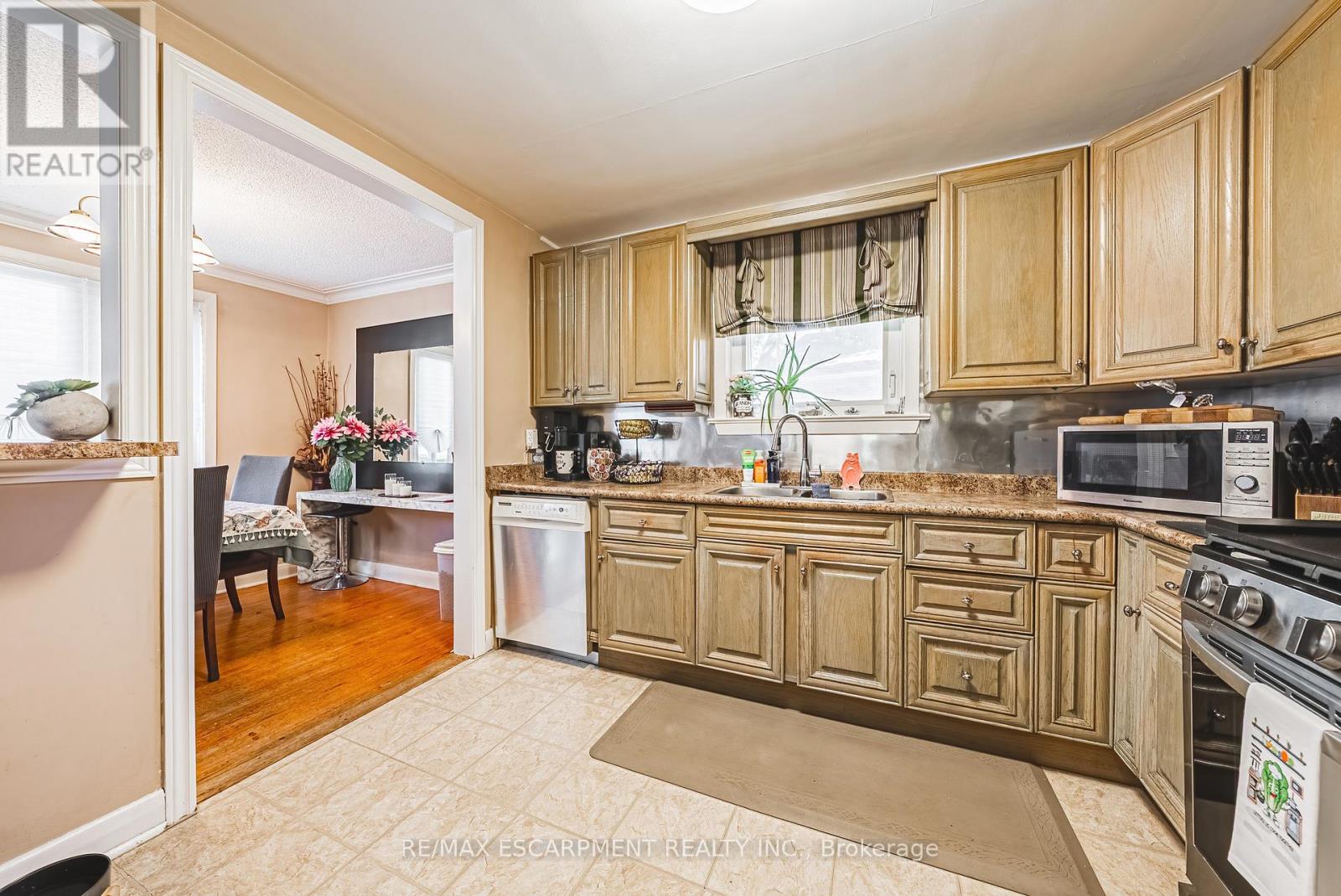 1 Norwich Place, Toronto, Ontario  M9V 2Y9 - Photo 11 - W12434377