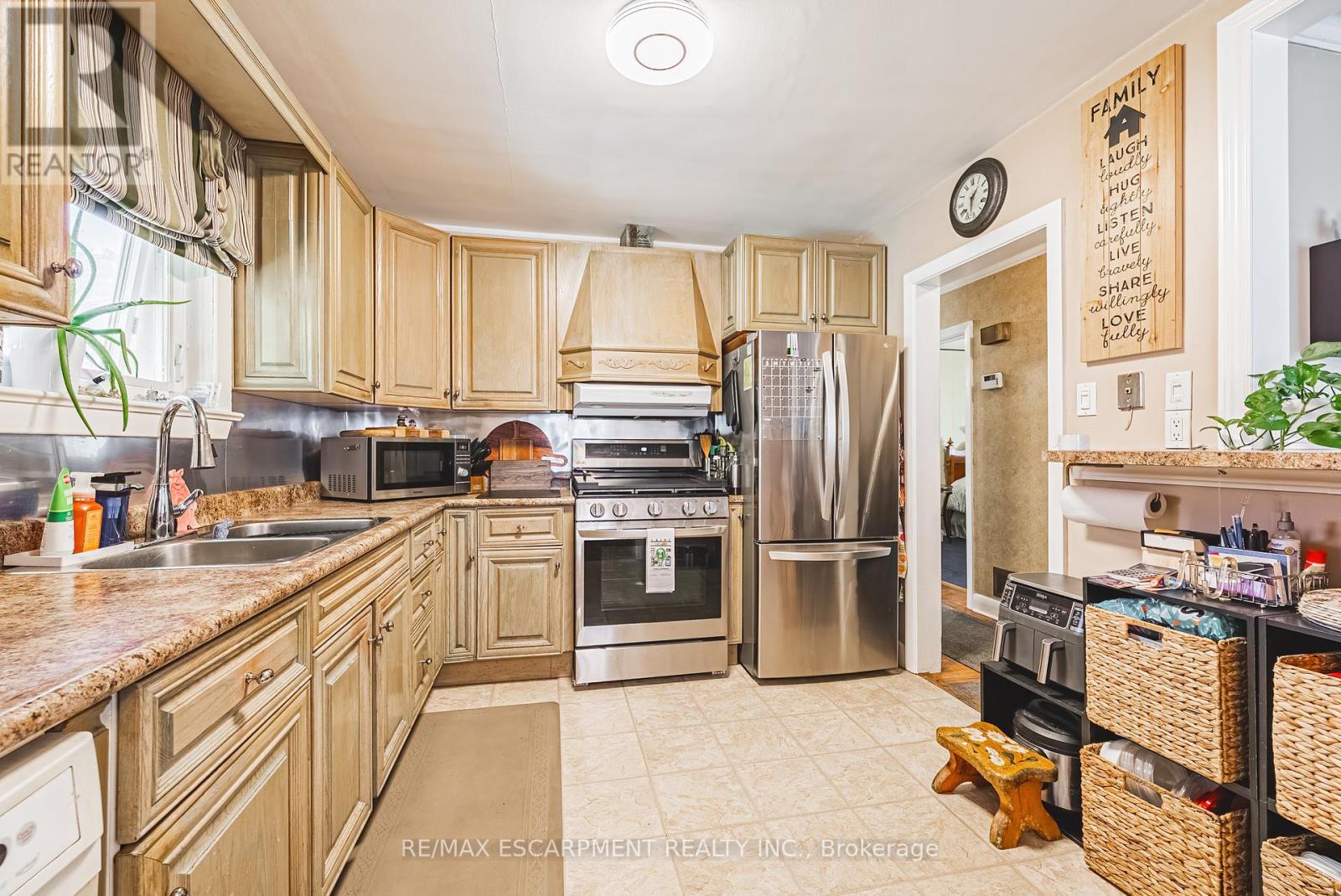1 Norwich Place, Toronto, Ontario  M9V 2Y9 - Photo 12 - W12434377