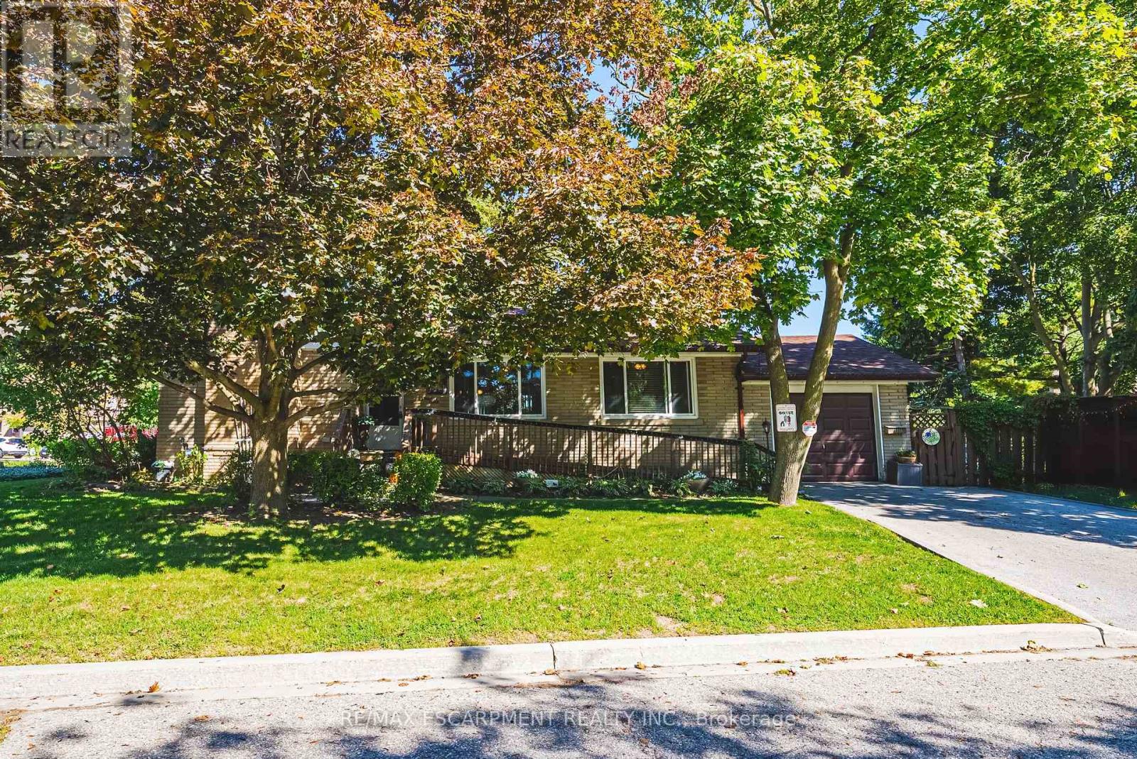 1 Norwich Place, Toronto, Ontario  M9V 2Y9 - Photo 2 - W12434377