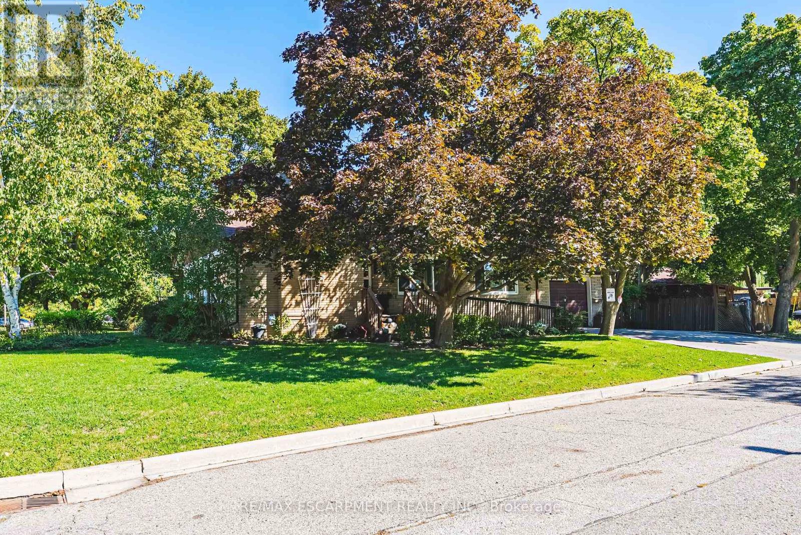 1 Norwich Place, Toronto, Ontario  M9V 2Y9 - Photo 3 - W12434377