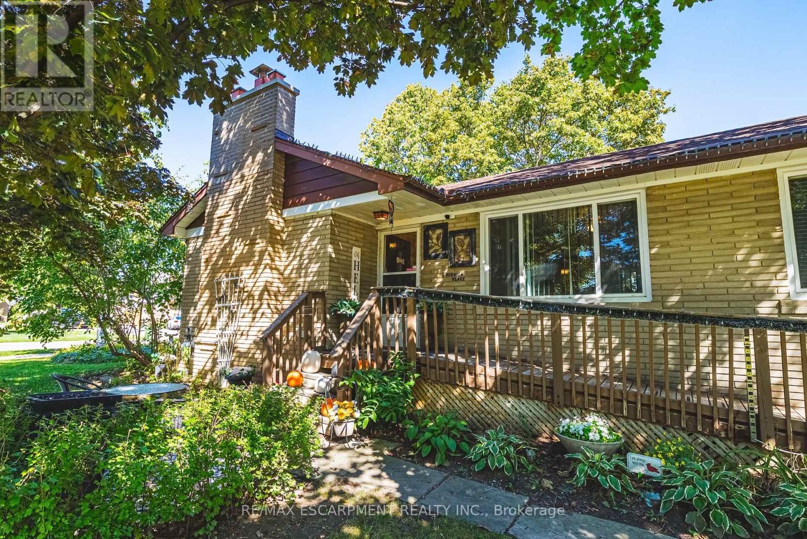 1 Norwich Place, Toronto, Ontario  M9V 2Y9 - Photo 5 - W12434377