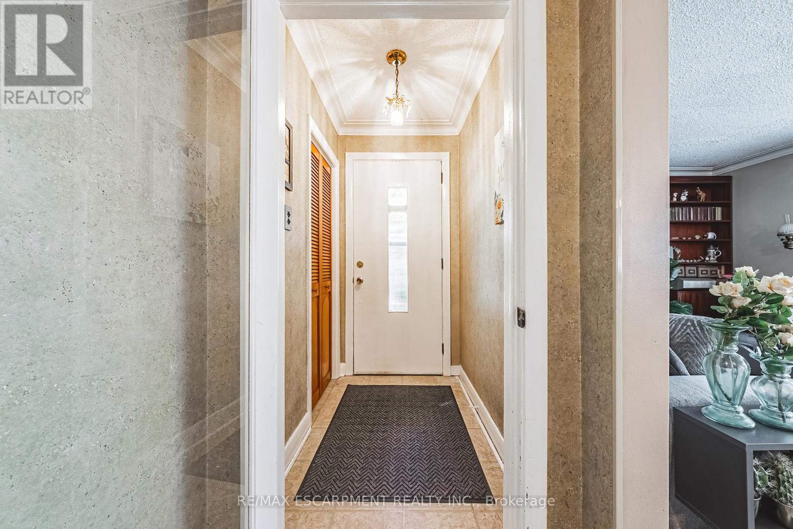 1 Norwich Place, Toronto, Ontario  M9V 2Y9 - Photo 6 - W12434377
