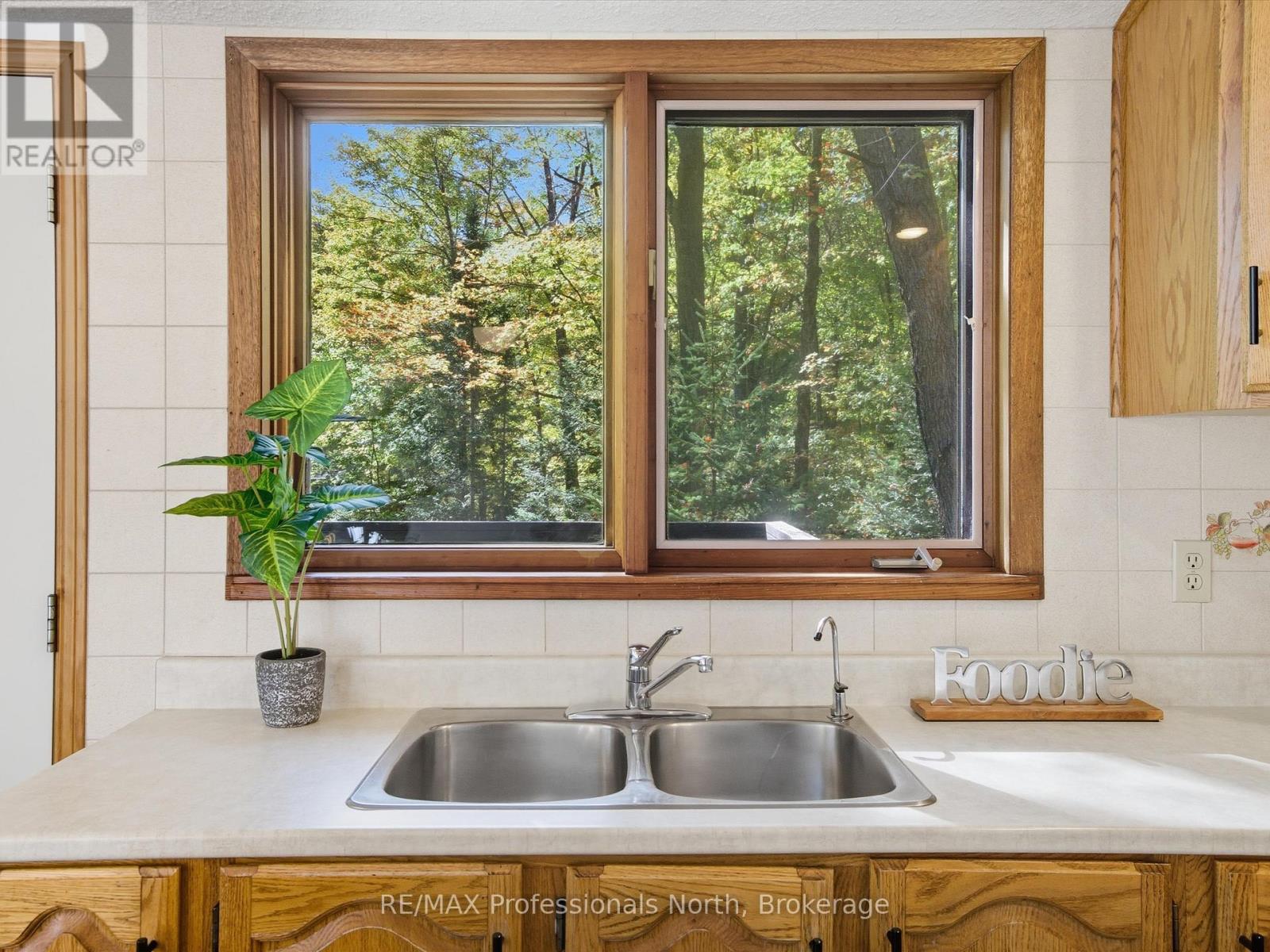 293 Otter Lake Road, Huntsville, Ontario  P1H 2J3 - Photo 17 - X12434287