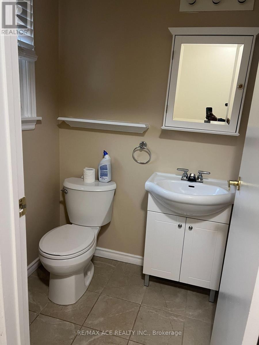 101 Greenfield Crescent, Whitby, Ontario  L1N 7G2 - Photo 3 - E12434458
