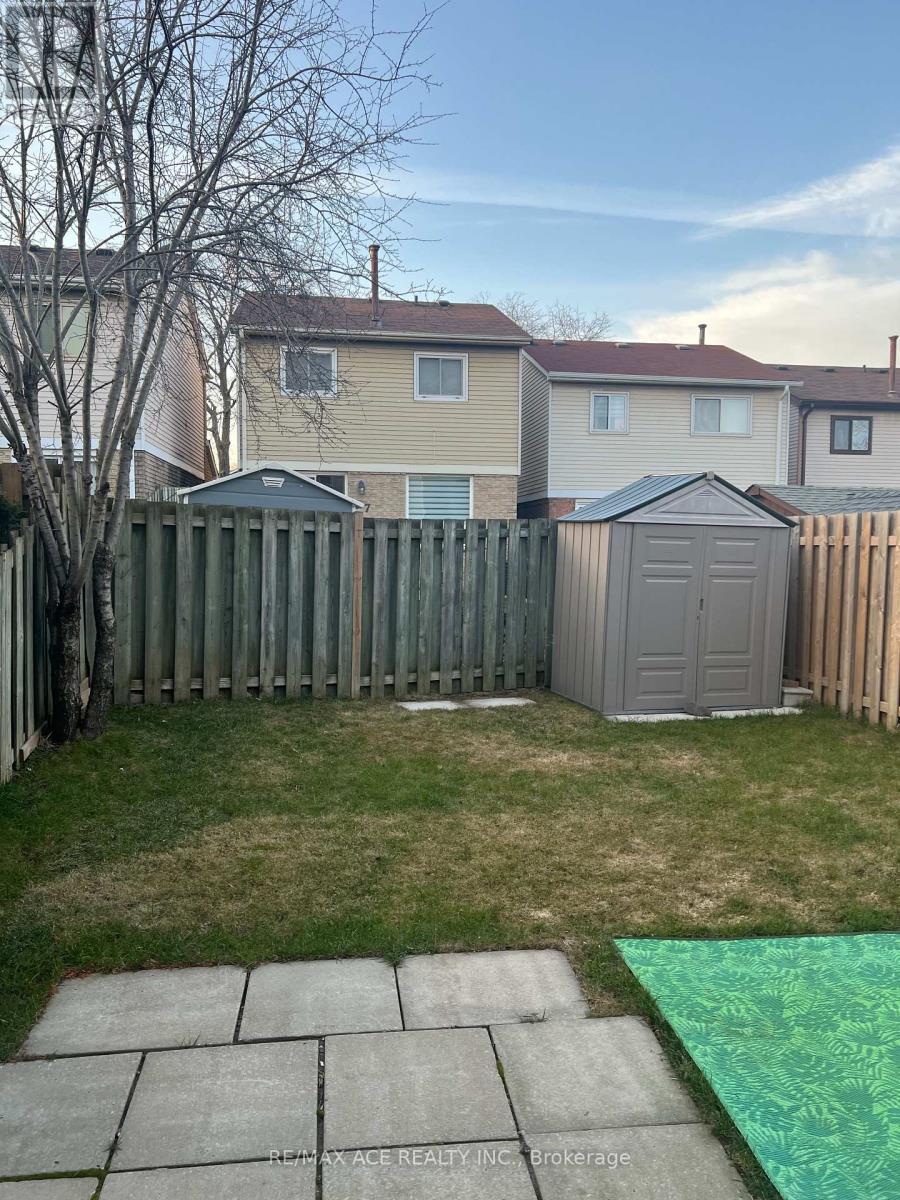 101 Greenfield Crescent, Whitby, Ontario  L1N 7G2 - Photo 8 - E12434458