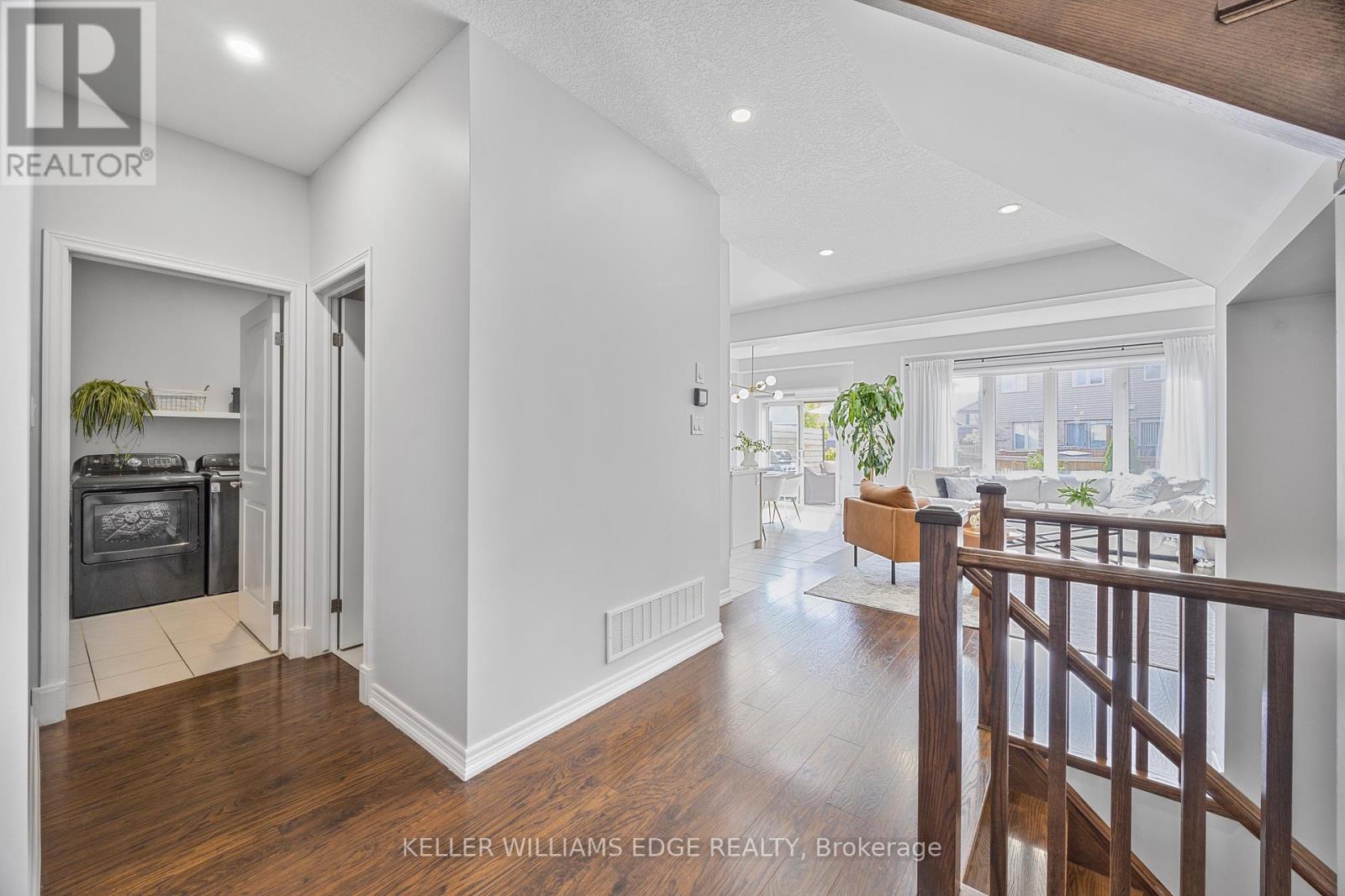 209 Echovalley Drive, Hamilton, Ontario  L8J 0H1 - Photo 14 - X12434322
