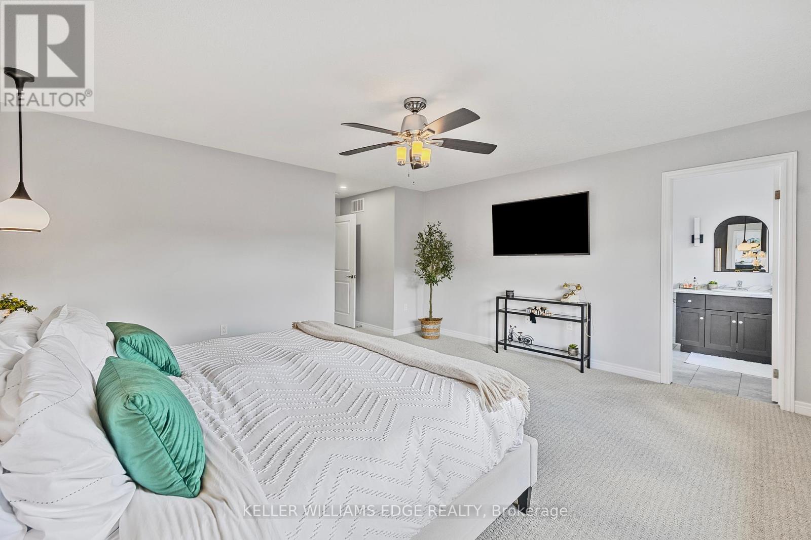 209 Echovalley Drive, Hamilton, Ontario  L8J 0H1 - Photo 18 - X12434322