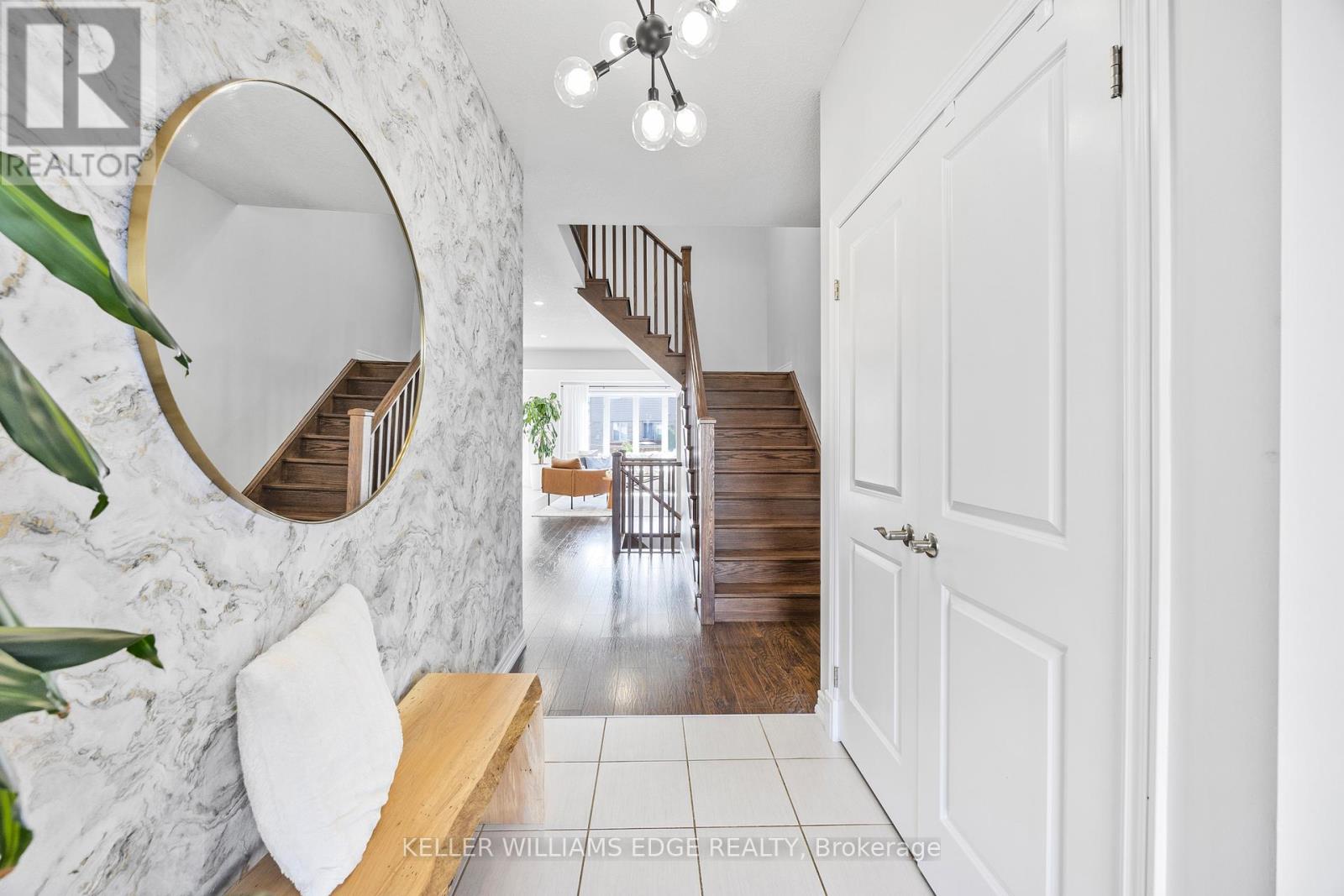 209 Echovalley Drive, Hamilton, Ontario  L8J 0H1 - Photo 4 - X12434322