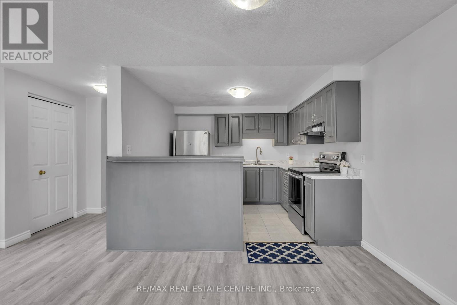 244 Activa Avenue, Kitchener, Ontario  N2E 3T9 - Photo 12 - X12434351