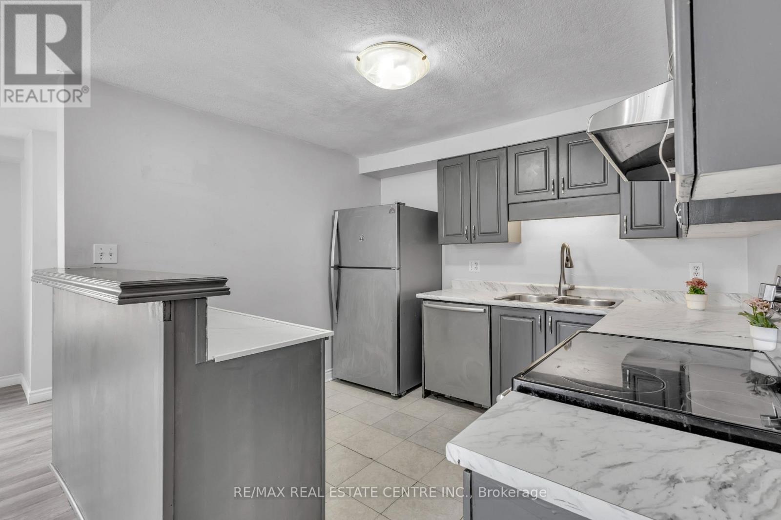 244 Activa Avenue, Kitchener, Ontario  N2E 3T9 - Photo 13 - X12434351