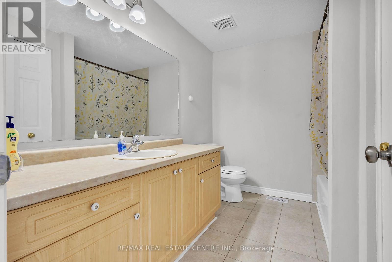 244 Activa Avenue, Kitchener, Ontario  N2E 3T9 - Photo 19 - X12434351