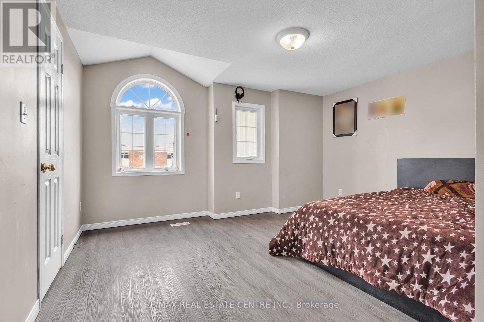 244 Activa Avenue, Kitchener, Ontario  N2E 3T9 - Photo 20 - X12434351