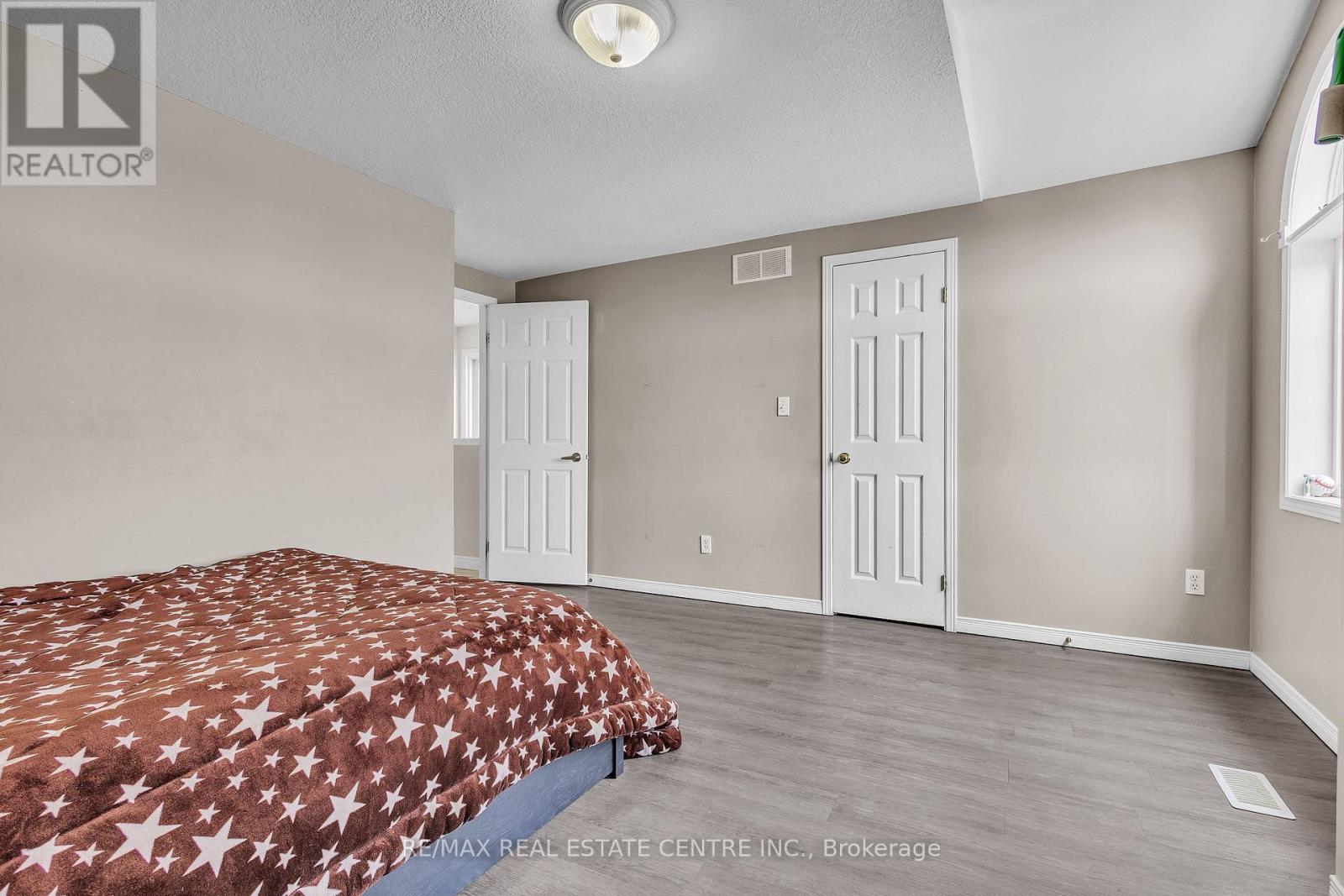 244 Activa Avenue, Kitchener, Ontario  N2E 3T9 - Photo 22 - X12434351