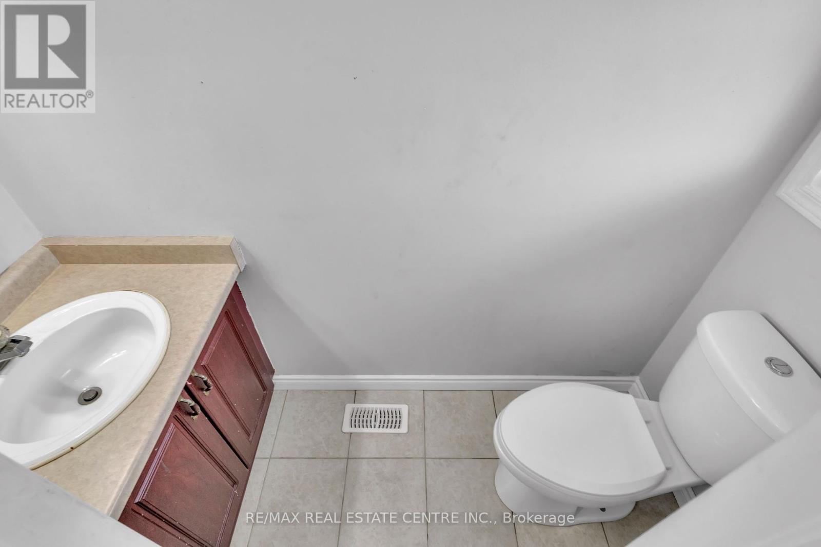 244 Activa Avenue, Kitchener, Ontario  N2E 3T9 - Photo 6 - X12434351