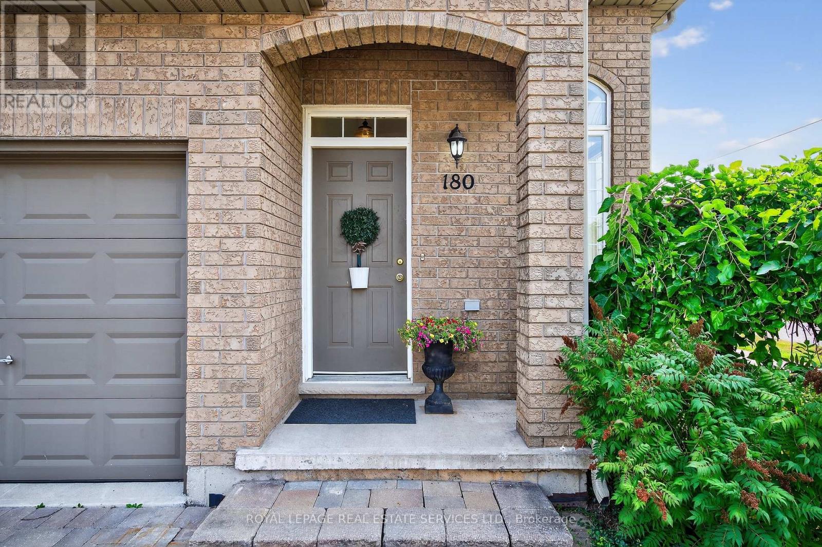 180 Oakcrest Avenue, Welland, Ontario  L3C 7K3 - Photo 3 - X12434372