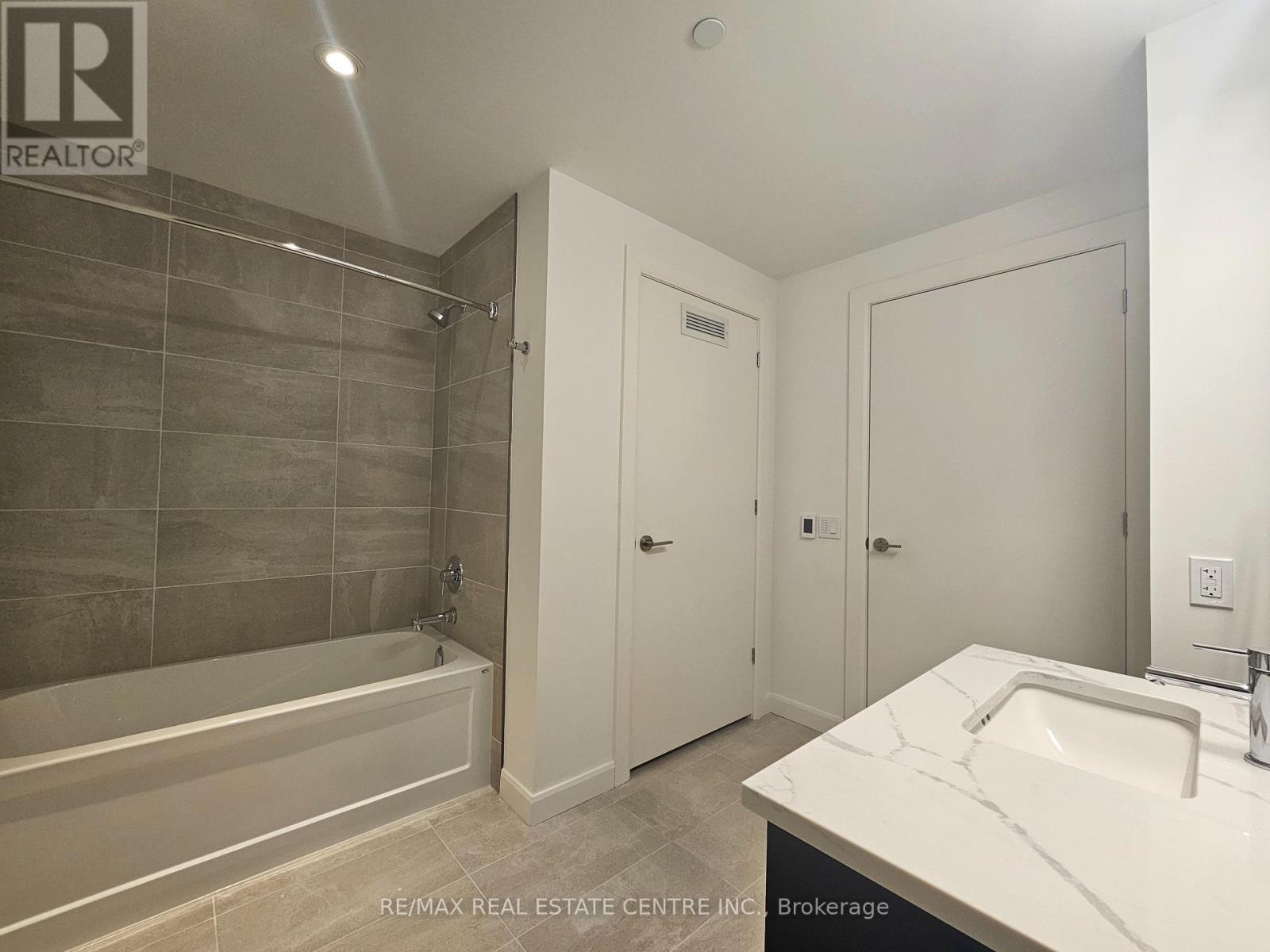 1705 - 741 King Street W, Kitchener, Ontario  N2G 1E5 - Photo 16 - X12434376