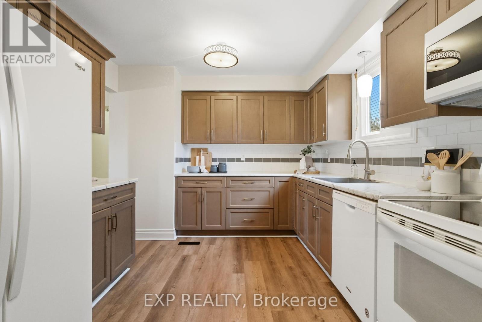236 Northminster Court, Oshawa, Ontario  L1G 7M6 - Photo 4 - E12434602