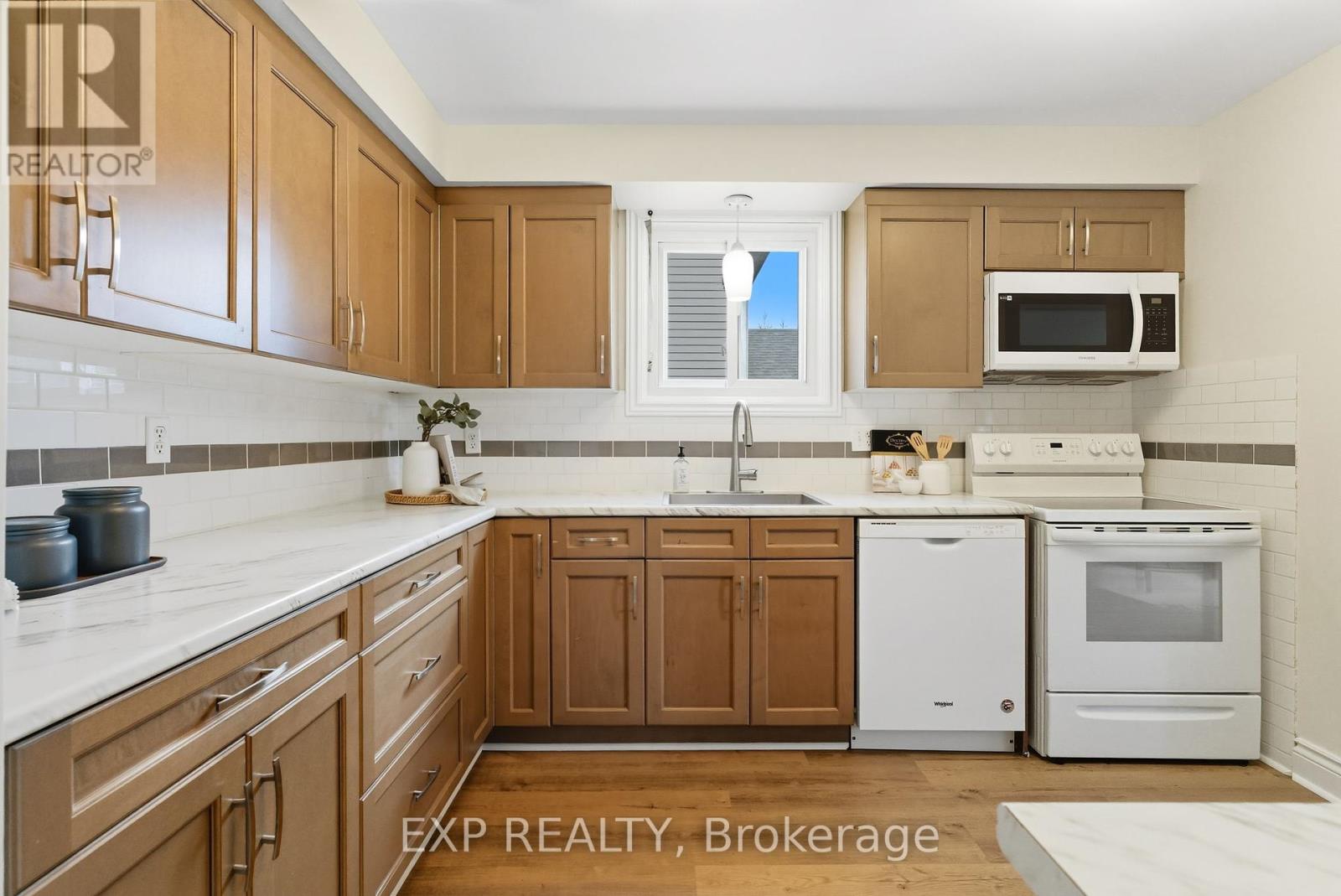 236 Northminster Court, Oshawa, Ontario  L1G 7M6 - Photo 7 - E12434602
