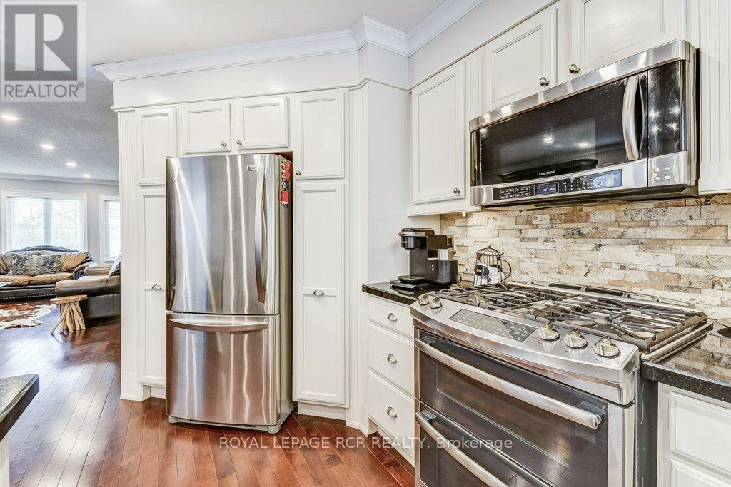 199 King Street, East Gwillimbury, Ontario  L0G 1M0 - Photo 10 - N12434434