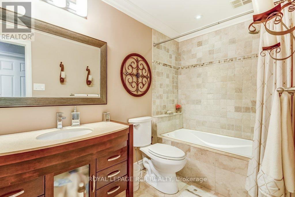 199 King Street, East Gwillimbury, Ontario  L0G 1M0 - Photo 11 - N12434434
