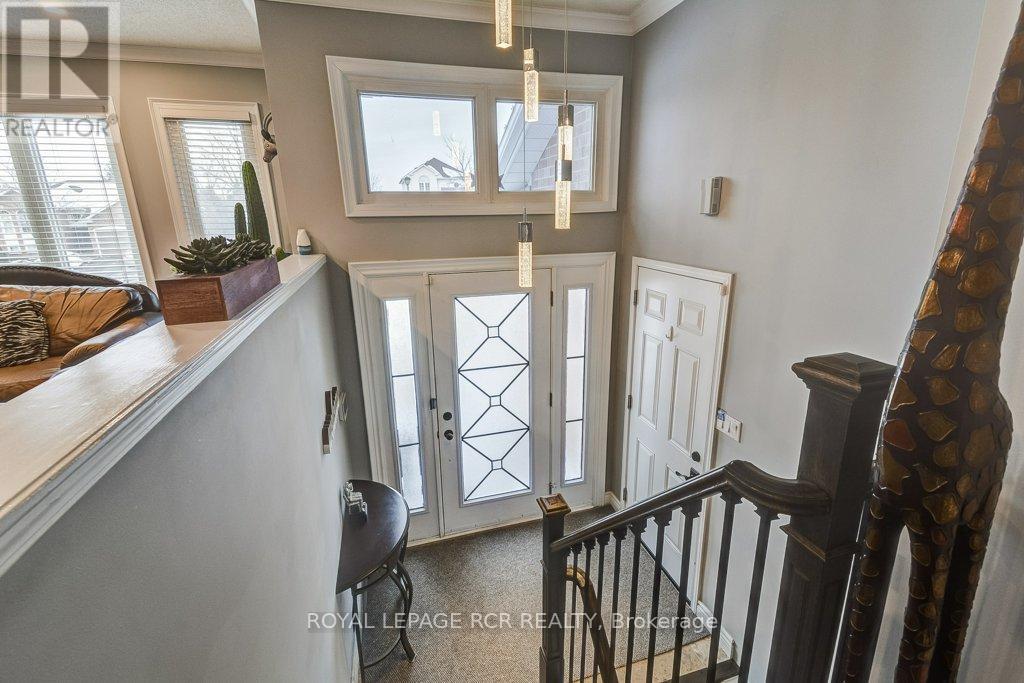 199 King Street, East Gwillimbury, Ontario  L0G 1M0 - Photo 2 - N12434434