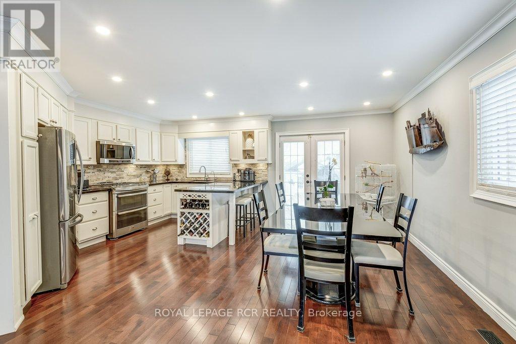 199 King Street, East Gwillimbury, Ontario  L0G 1M0 - Photo 5 - N12434434