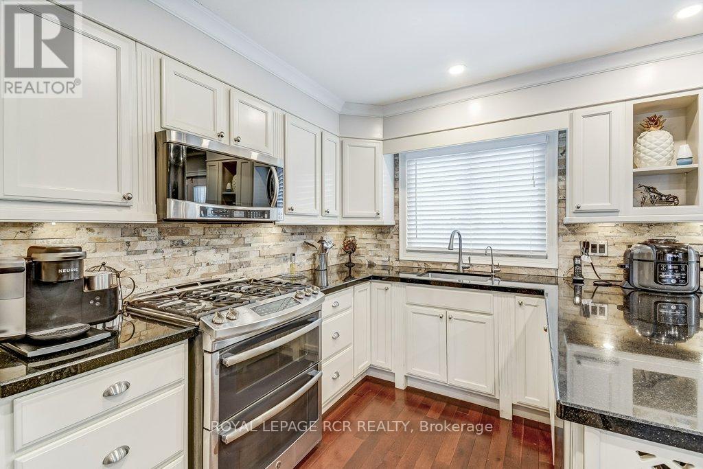 199 King Street, East Gwillimbury, Ontario  L0G 1M0 - Photo 9 - N12434434