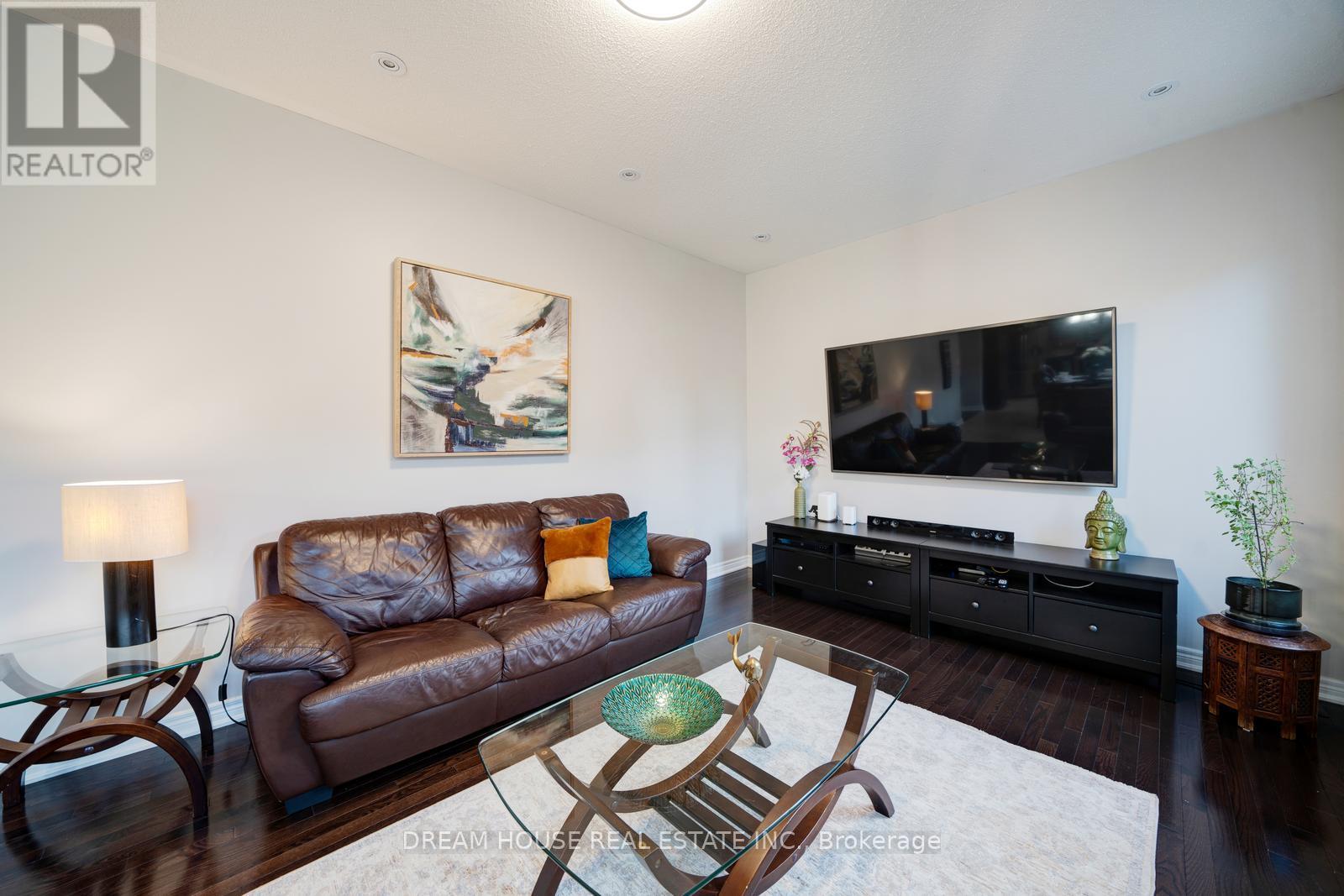 20 Heather Drive, Richmond Hill, Ontario  L4E 0N3 - Photo 15 - N12434435