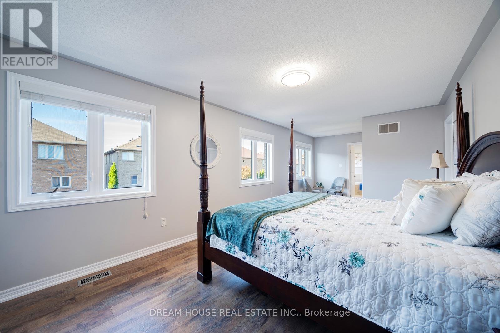 20 Heather Drive, Richmond Hill, Ontario  L4E 0N3 - Photo 22 - N12434435
